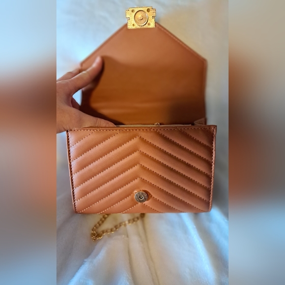 NWOT TRENDY STRUCTURED CROSSBODY - Picture 10 of 12